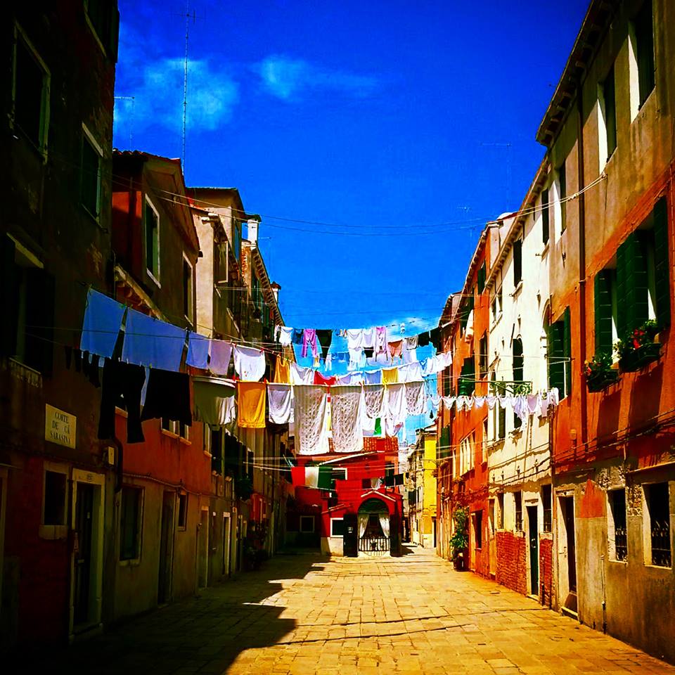 linge aux fenêtres dans la Venise des Vénitiens